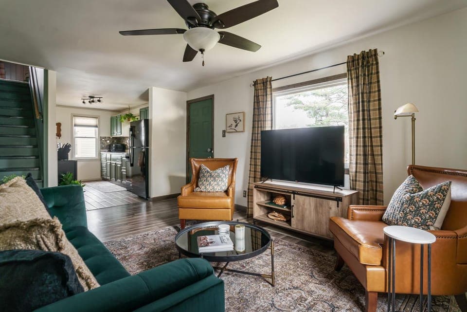 TV and multimedia, Living room, Seating area, Evening entertainment, fireplace