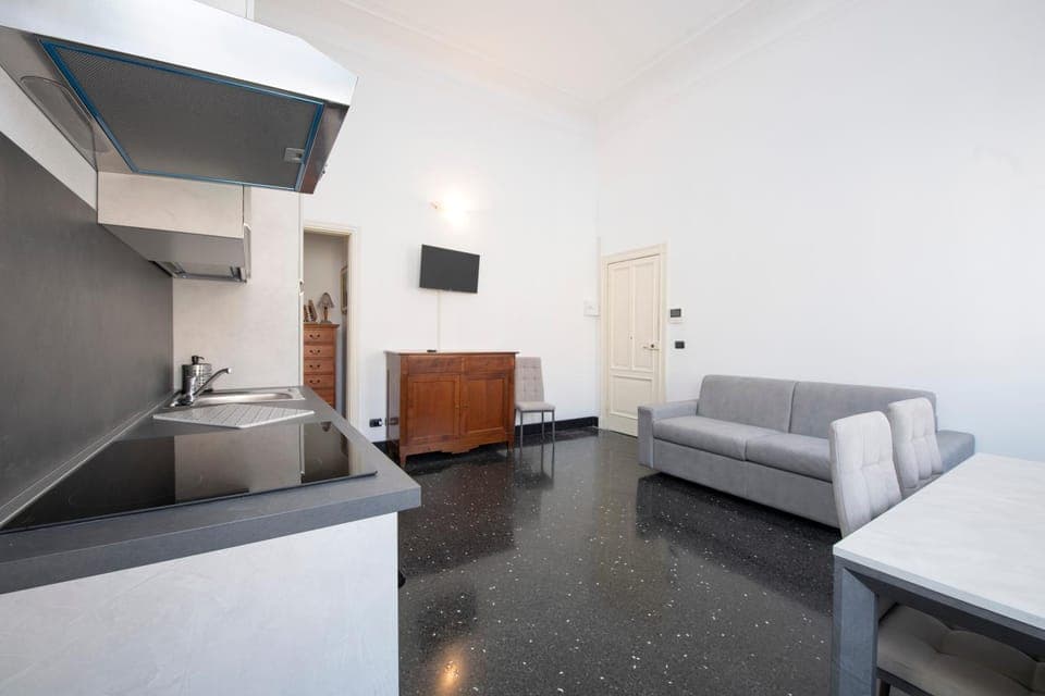 TV and multimedia, Kitchen or kitchenette, Living room, Seating area