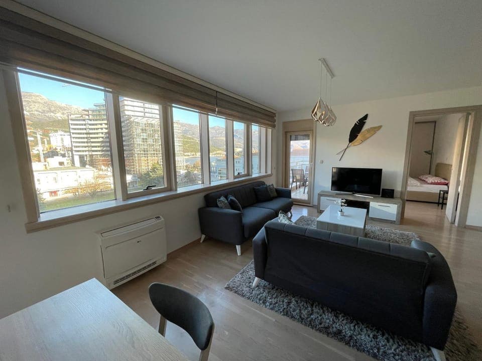 Bed, Living room, Photo of the whole room, Seating area