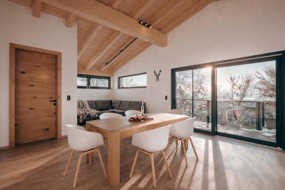 Seating area, Dining area