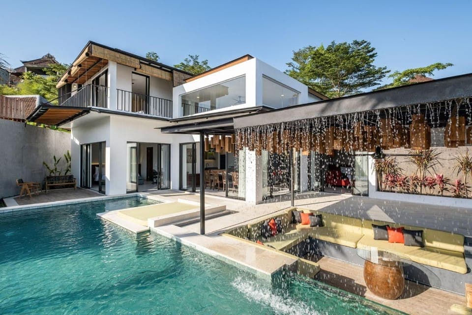 Property building, Patio, Pool view, Swimming pool, sunbed