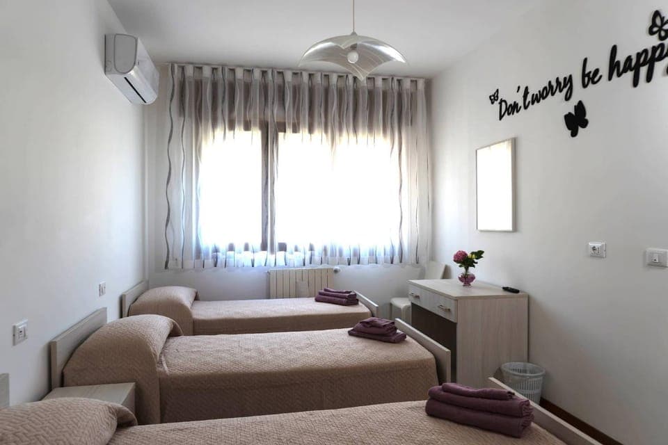 Bed, Photo of the whole room, internet, towels