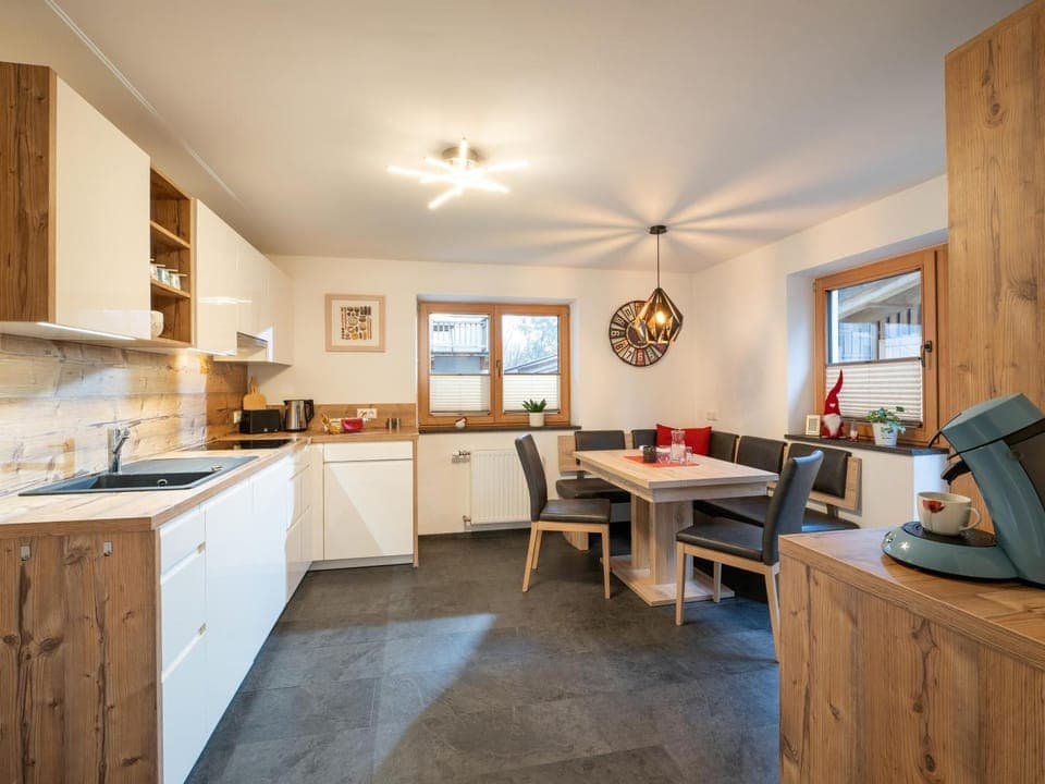 Kitchen or kitchenette, Dining area, stove