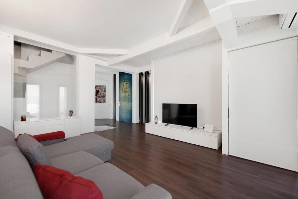 TV and multimedia, Seating area