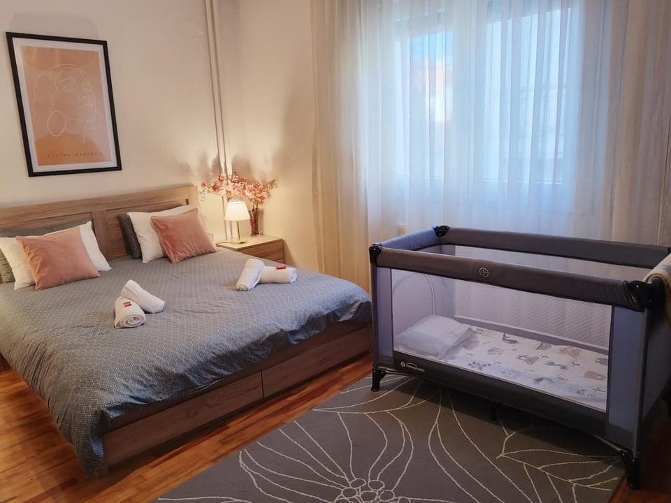 Bed, Photo of the whole room, Bedroom, cot