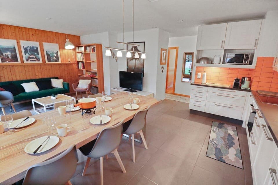 Kitchen or kitchenette, Living room, Dining area