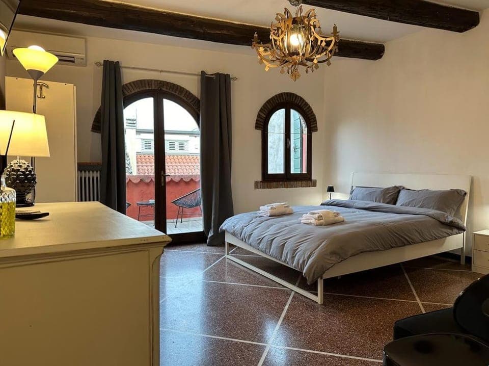 Bed, Photo of the whole room, Bedroom, towels, air conditioner