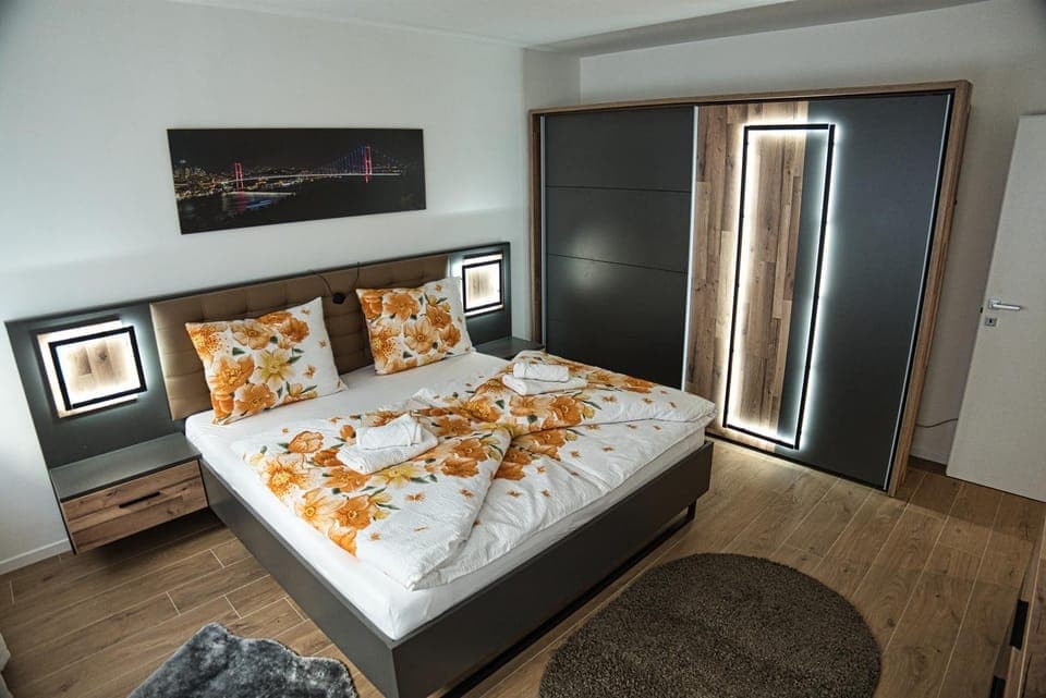 Photo of the whole room, Bedroom