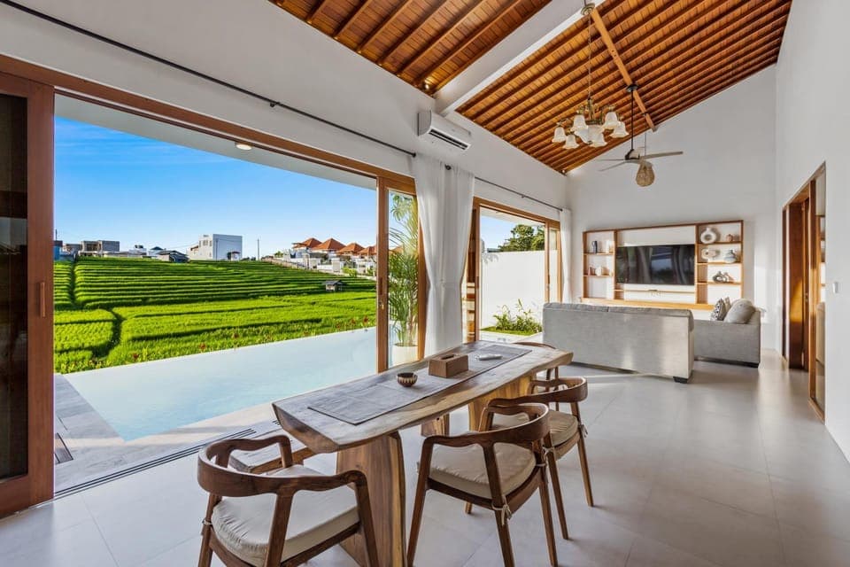 TV and multimedia, Living room, Dining area, Swimming pool, furniture