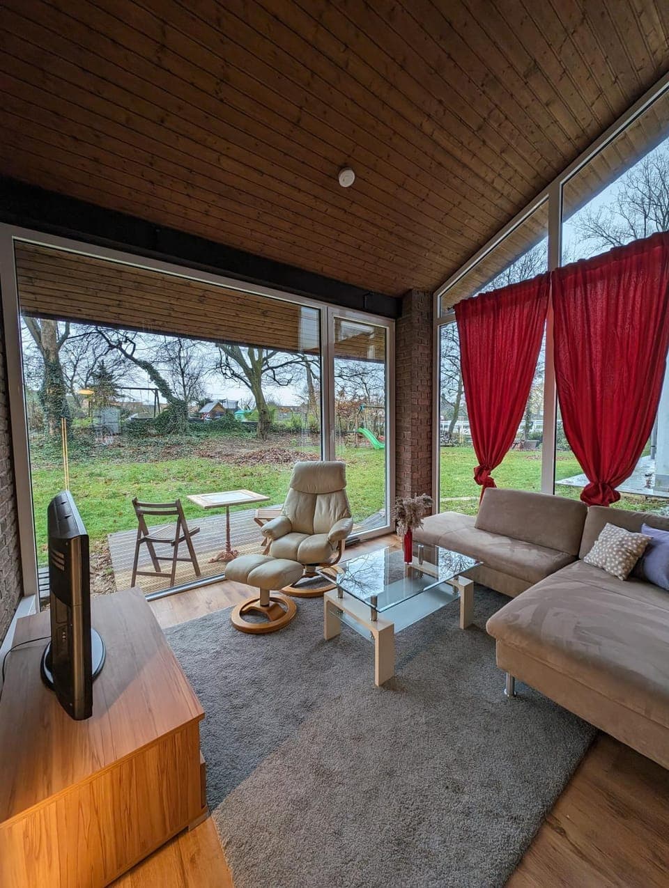 View (from property/room), Living room, Garden view