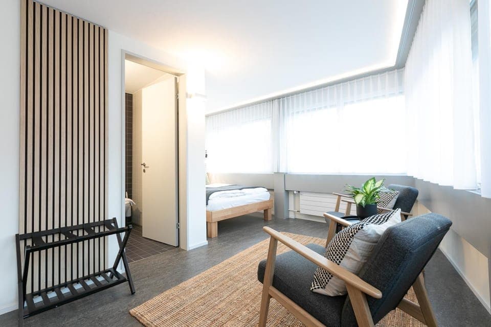 Bed, Photo of the whole room, Seating area, Bedroom