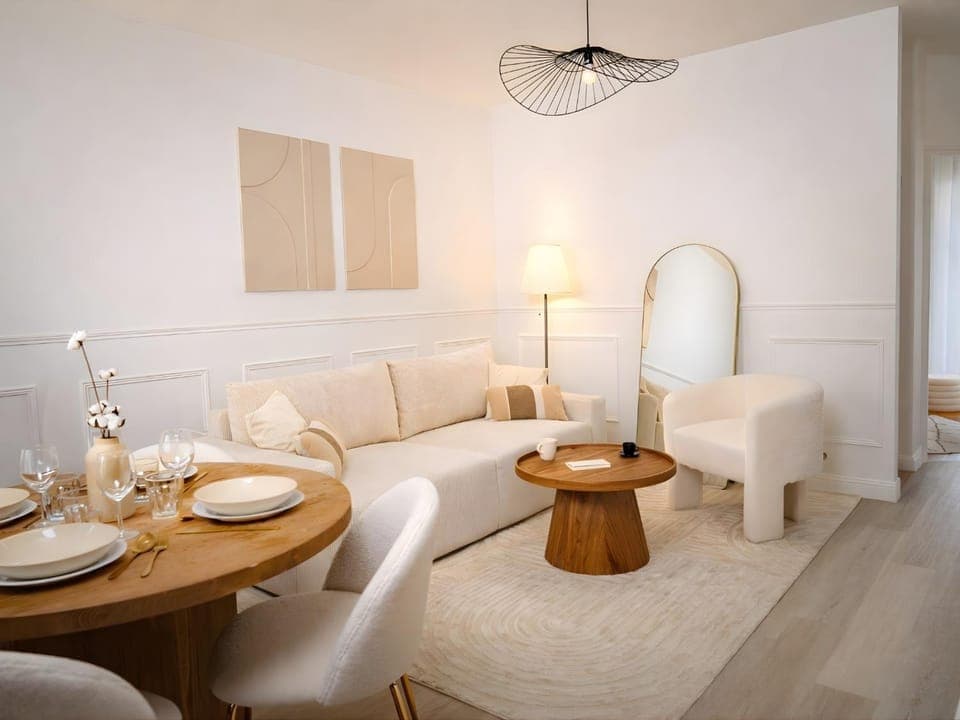 TV and multimedia, Living room, Seating area, Dining area