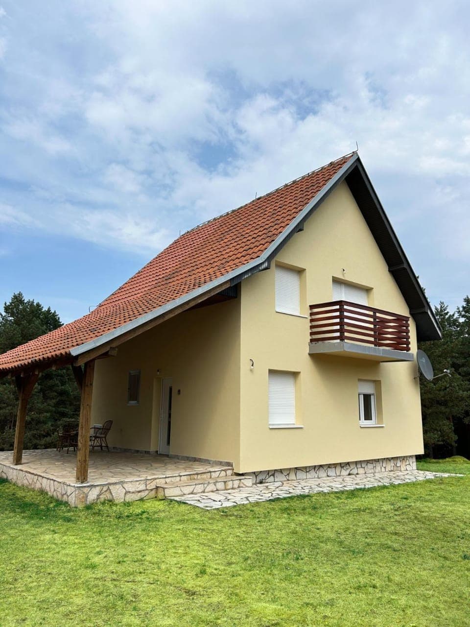 Property building, Facade/entrance, Summer, Garden, Balcony/Terrace, Balcony/Terrace, Mountain view, heating, locker