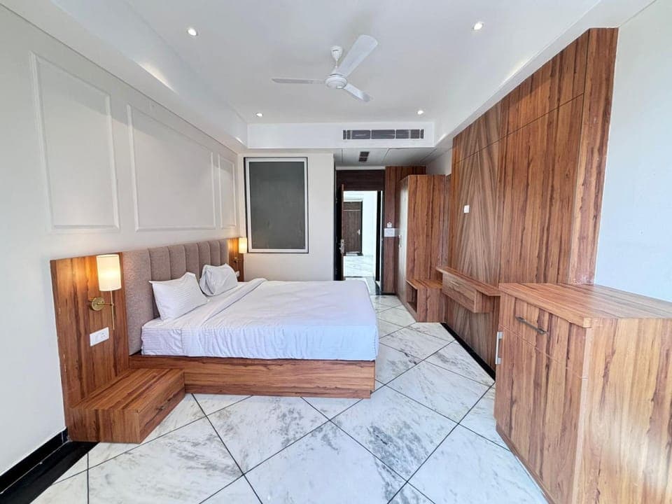 Bed, Bedroom, fireplace, wardrobe, air conditioner