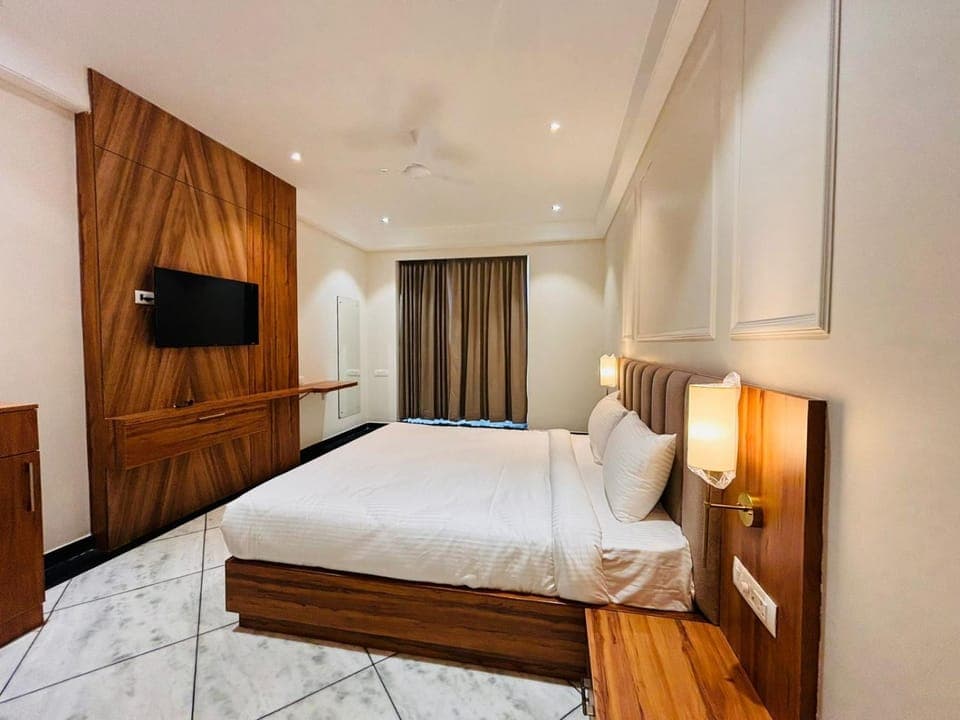 Bed, TV and multimedia