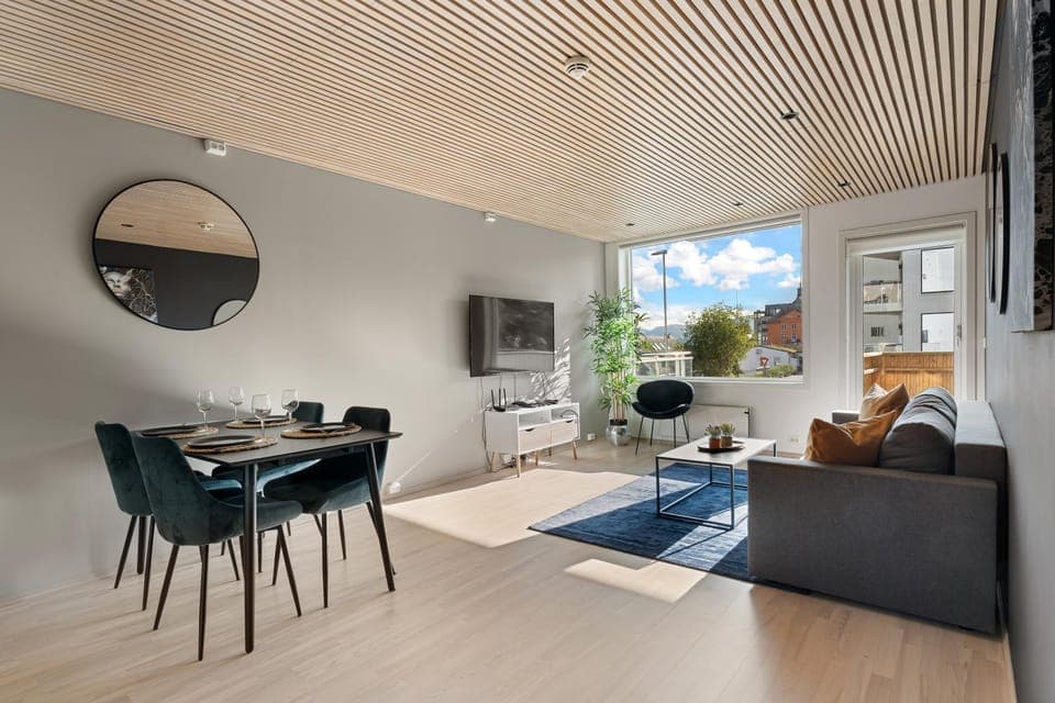 View (from property/room), View (from property/room), Living room, Seating area, City view, City view, Garden view, Lake view, Landmark view, Mountain view, Mountain view, kitchen, kitchen