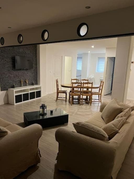 TV and multimedia, Living room, Dining area