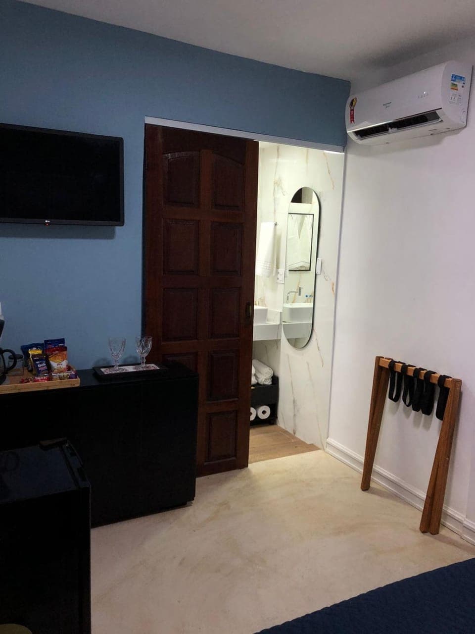 Toilet, TV and multimedia, Coffee/tea facilities, minibar, air conditioner
