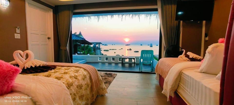 Natural landscape, View (from property/room), Bedroom, Sea view, Sunset