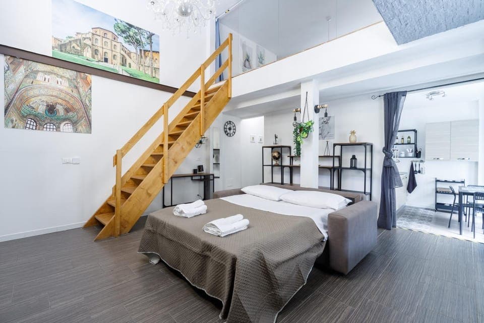 Bed, Photo of the whole room, Dining area, Bedroom