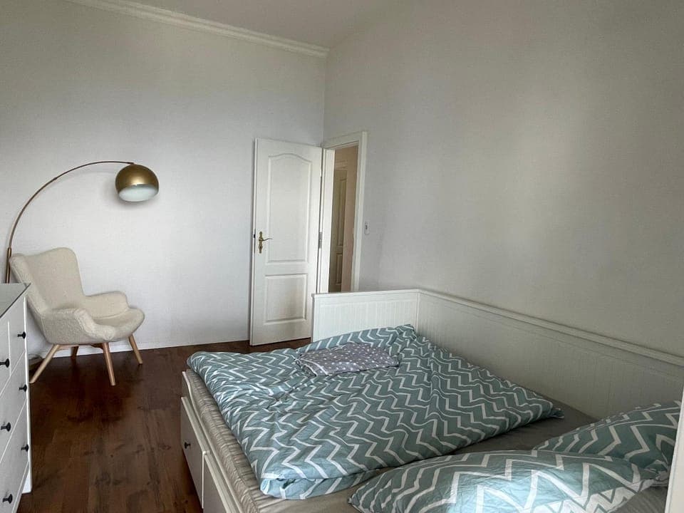 Photo of the whole room, Bedroom