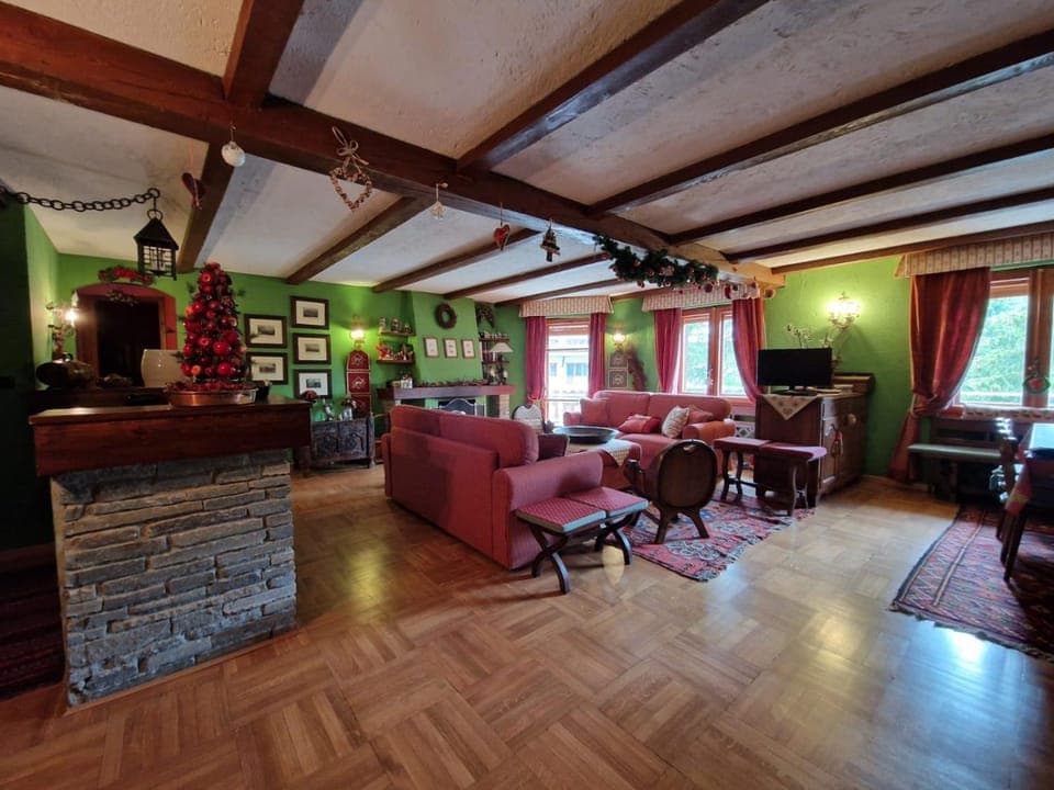 Communal lounge/ TV room