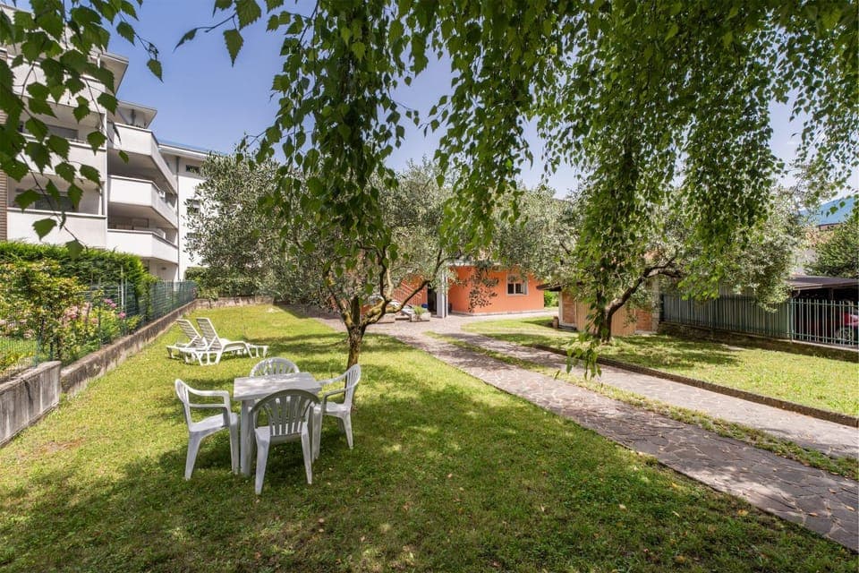 Property building, Spring, Day, Natural landscape, Garden, Garden view