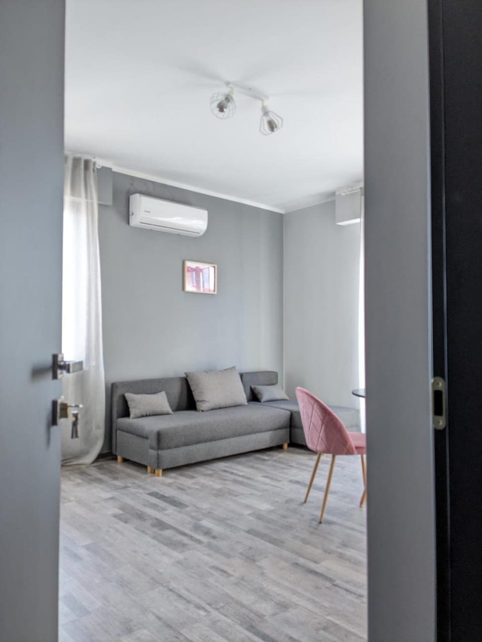 Living room, Seating area, air conditioner