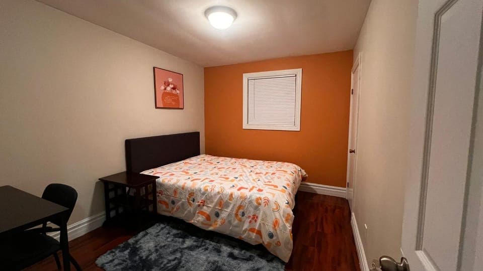 Affordable Downtown Private Rooms Apartment in Windsor