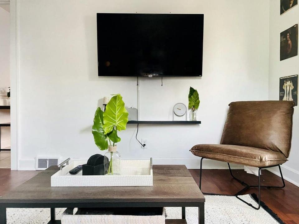 Centrally Located EVV Apartments Apartment in Evansville
