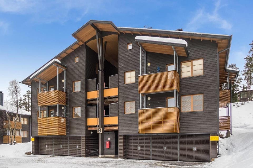 Property building, Day