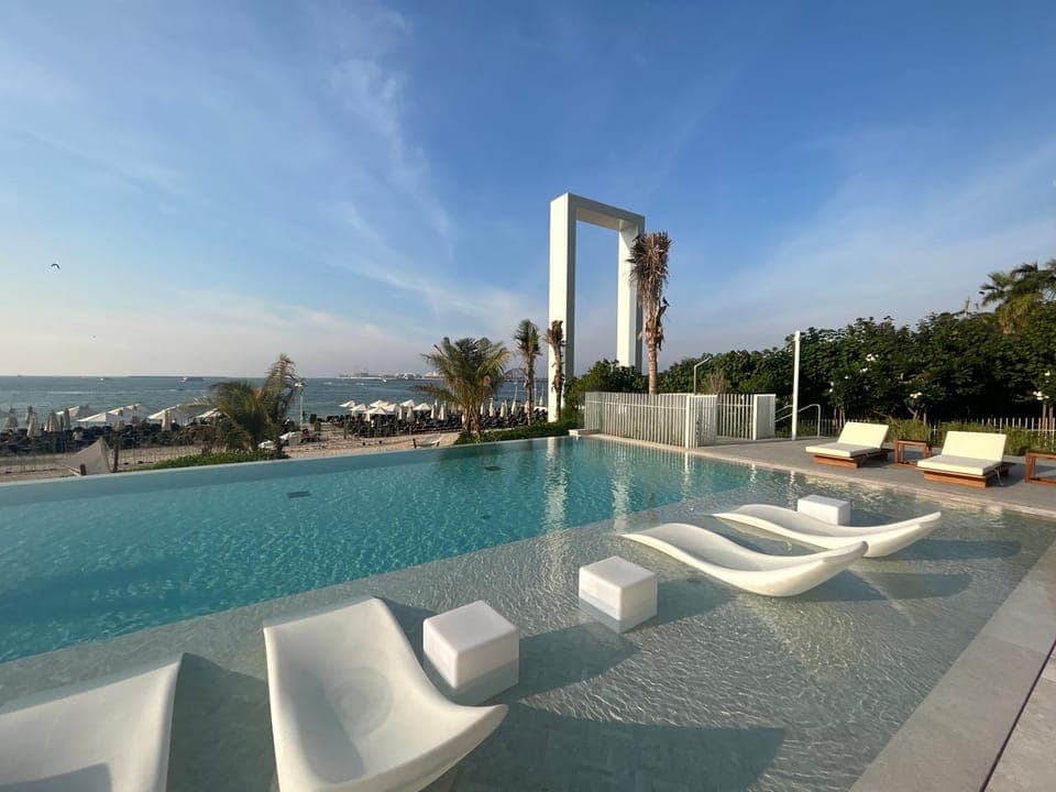 Swimming pool, sunbed