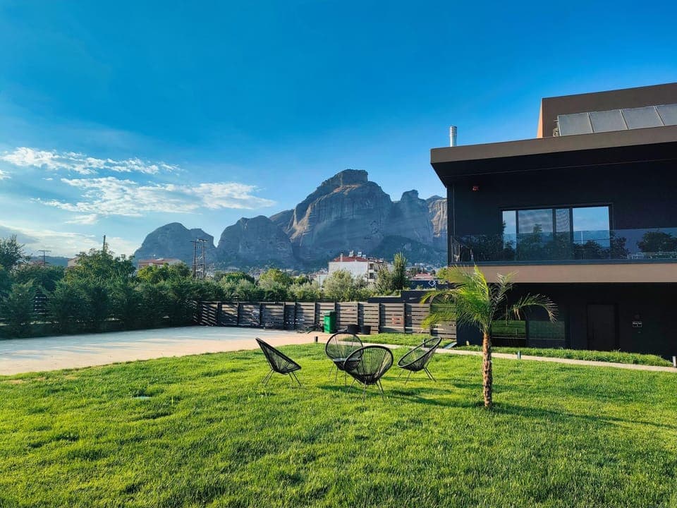 Property building, Day, Garden, Garden view, Mountain view