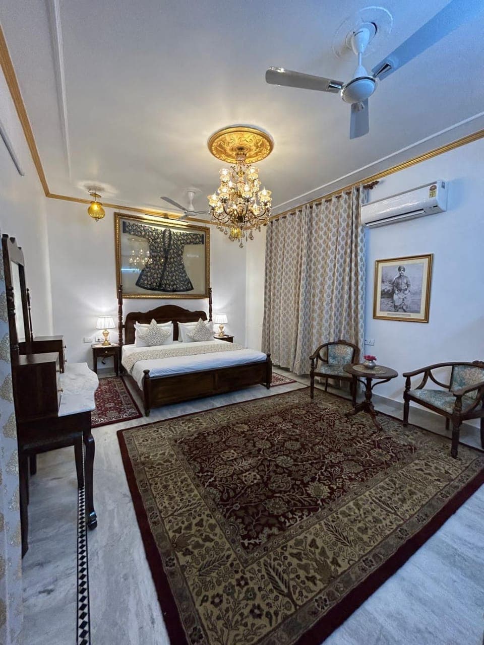 Bed, TV and multimedia, Photo of the whole room, Seating area, Bedroom