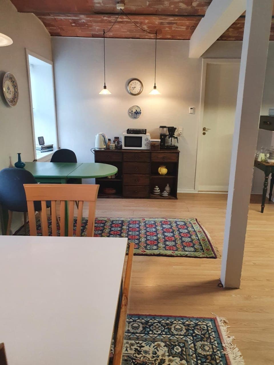 Dining area, minibar