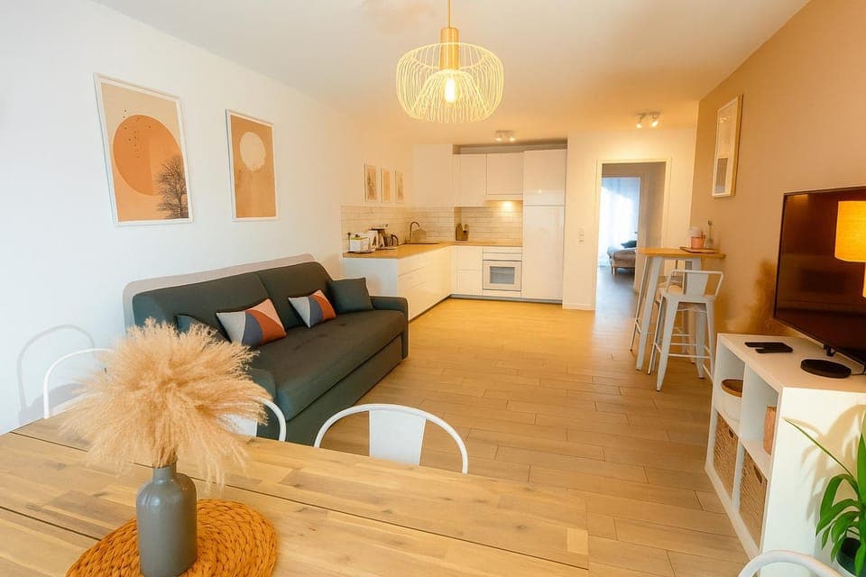 Communal lounge/ TV room, Dining area