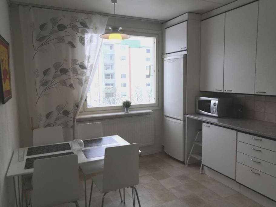 Valoisa & tilava 3.krs kaksio, lasitettu parveke Apartment in Finland