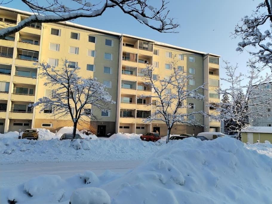Valoisa & tilava 3.krs kaksio, lasitettu parveke Apartment in Finland