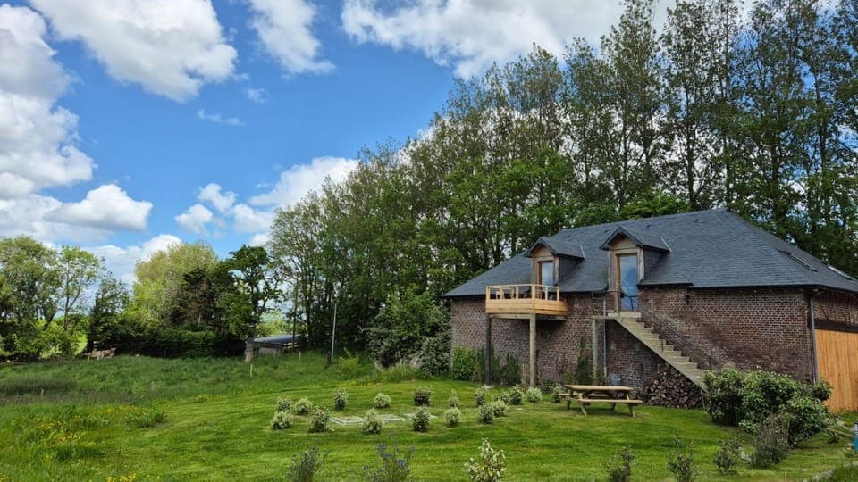 Property building, Spring, Day, Natural landscape, Garden, Garden view