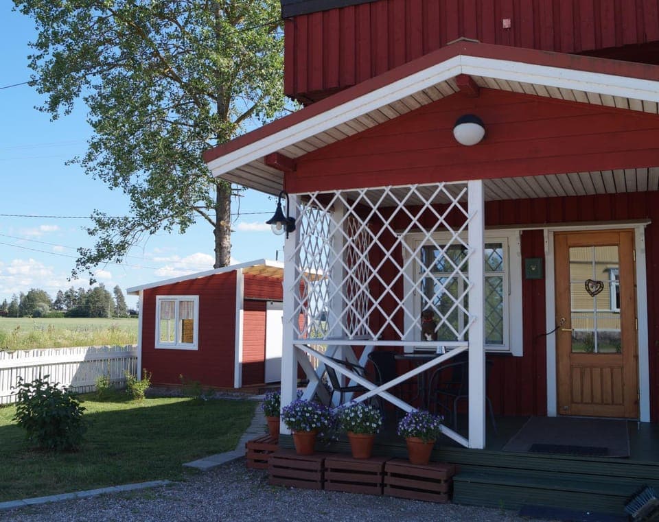 Facade/entrance, Day, Summer, BBQ facilities, BBQ facilities, View (from property/room), Food and drinks