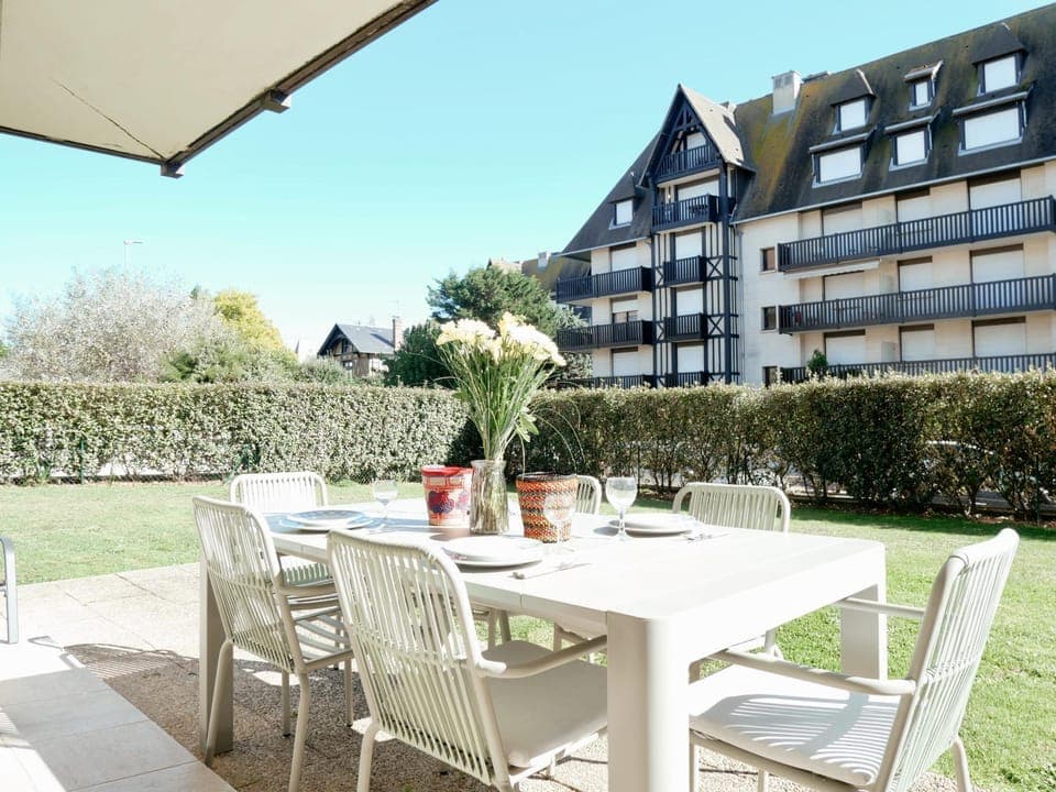 Day, Garden, View (from property/room), Dining area, Garden view