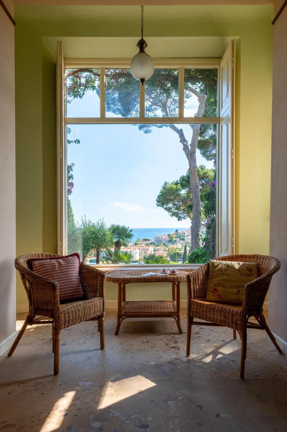 Natural landscape, Living room
