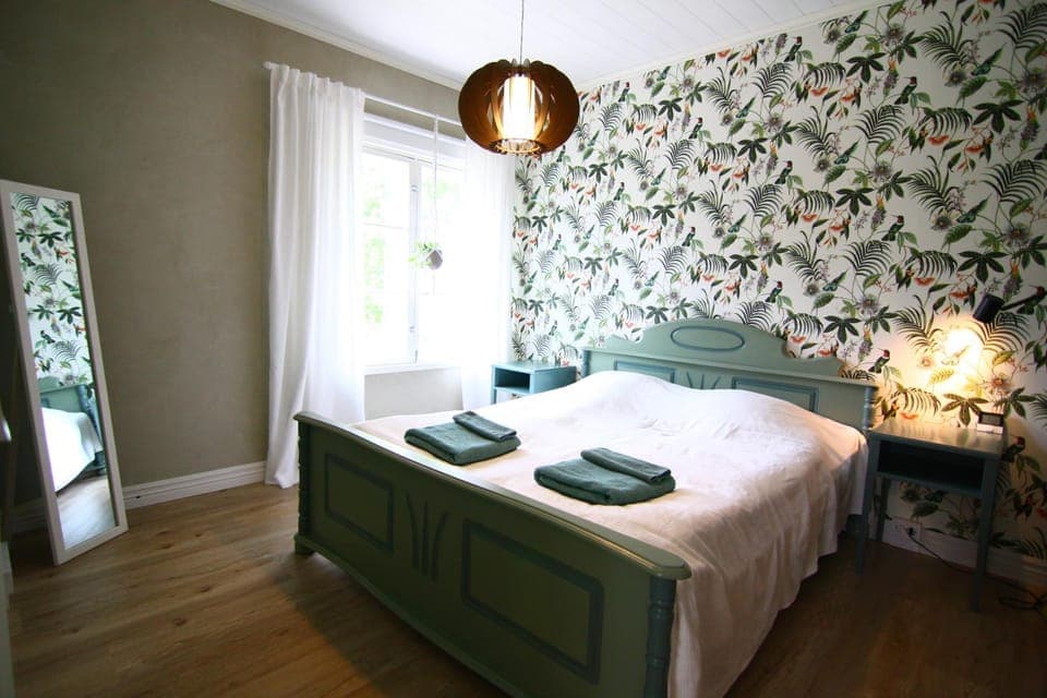 Bed, Bedroom, towels