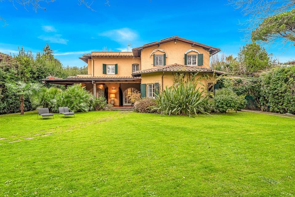 Property building, Day, Natural landscape, Garden, Garden view