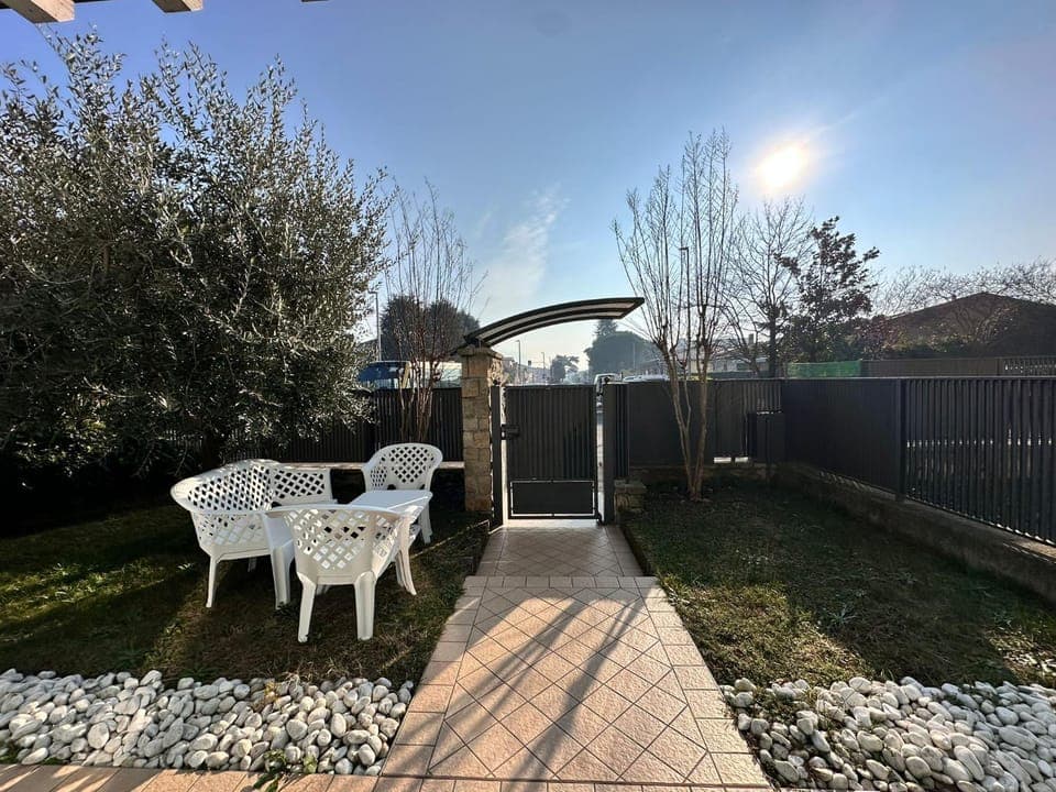 Patio, Spring, Day, Garden, Dining area, Garden view