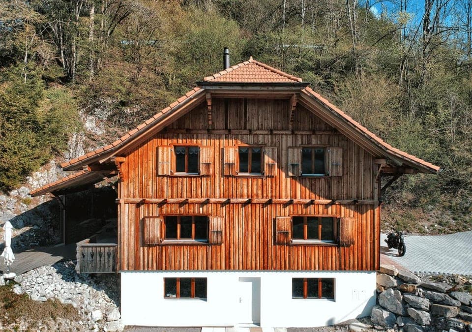 Facade/entrance, View (from property/room)