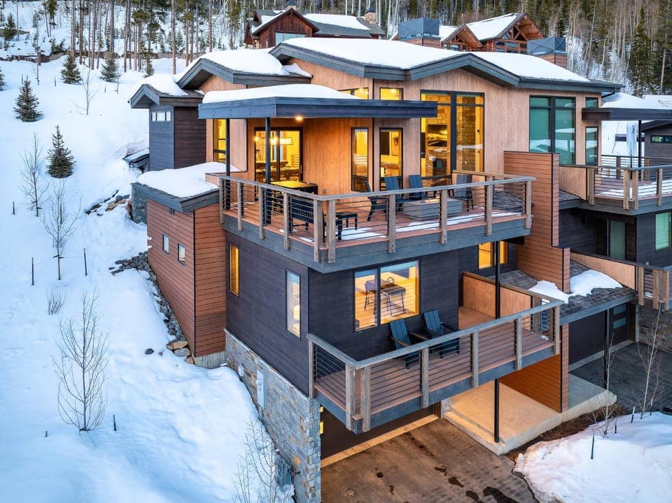 Property building, Day, Natural landscape, Winter, View (from property/room), Balcony/Terrace