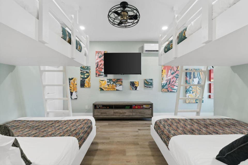 Bed, Bedroom