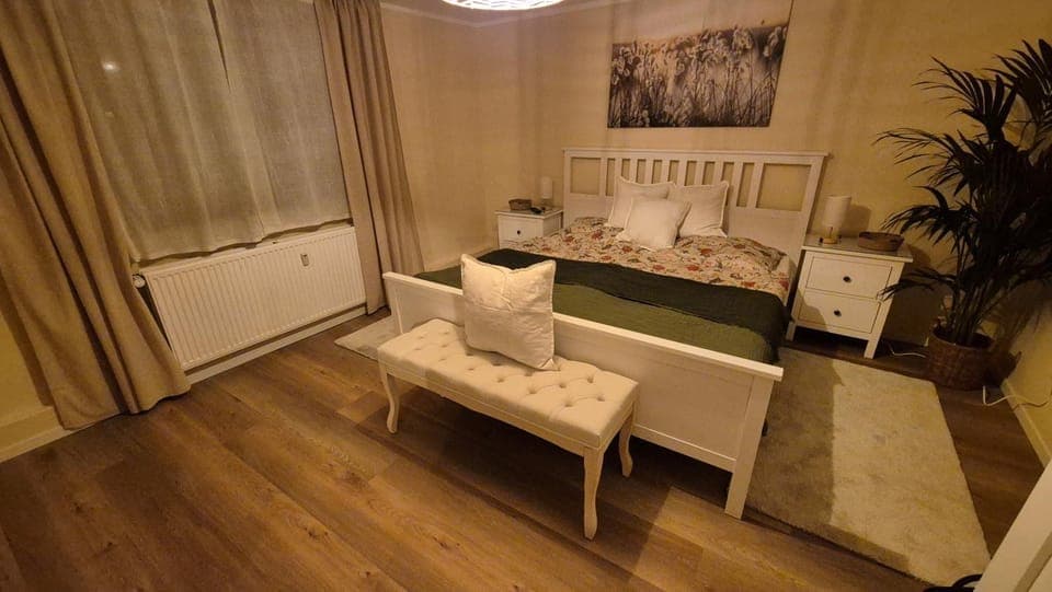 Bed, Photo of the whole room, Bedroom