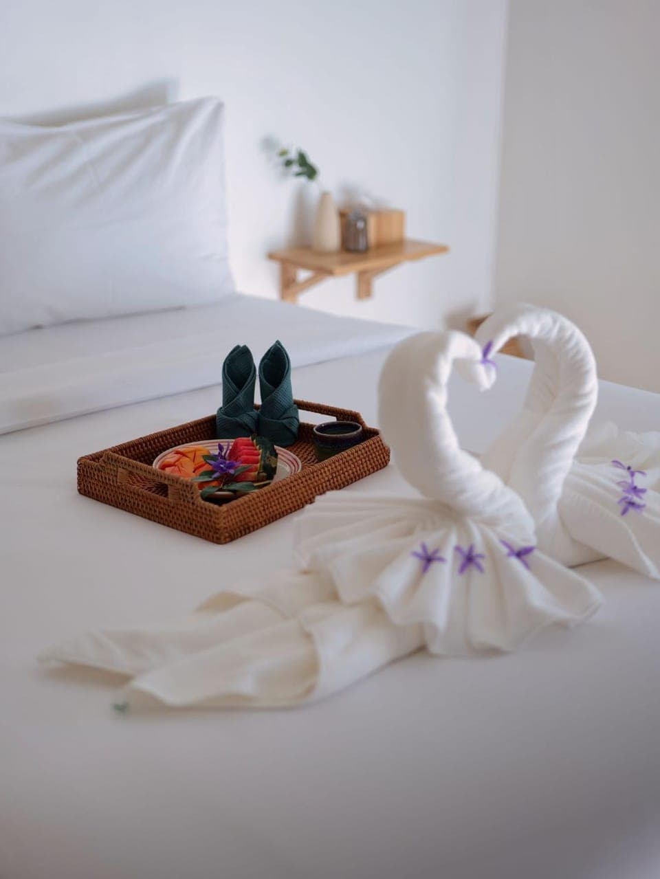 Bed, Bedroom, towels